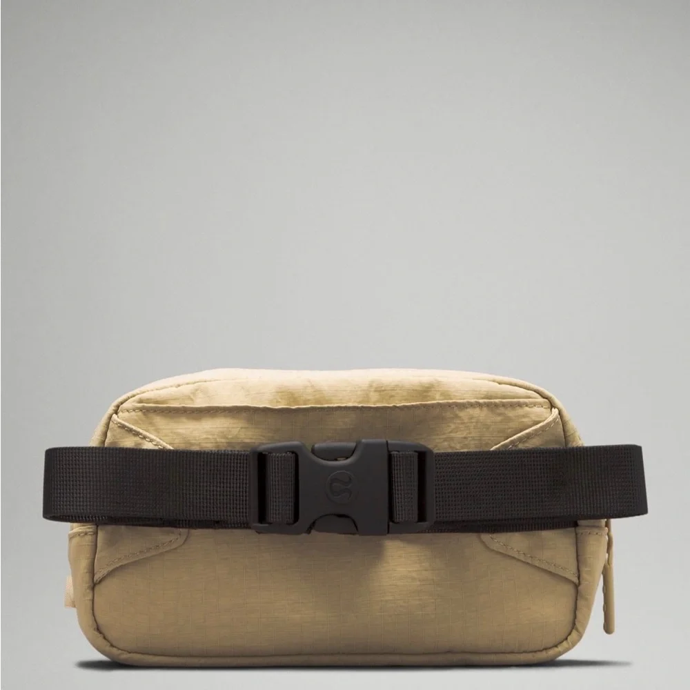 Lululemon Mini Belt Bag - Picture 2 of 8